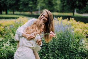 💔 Sad Shayari for Girls | DP & Status in English for Lone Girl 😢